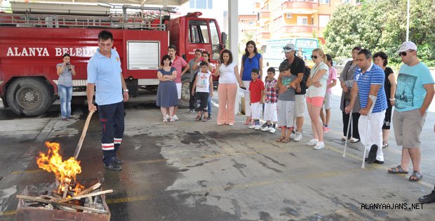 ÖZEL İNSANLAR İTFAİYEYİ ZİYARET ETTİ