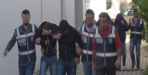POLİS 5 TORBACI YAKALADI