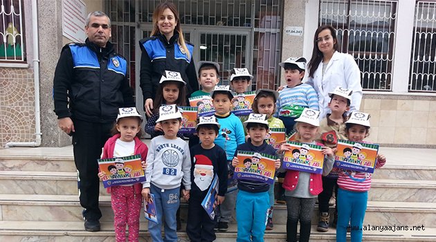 Polis Ağabey Ve Ablalardan Miniklere Ziyaret