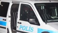 Polis aracına uzun namlulu silahlara saldırı!