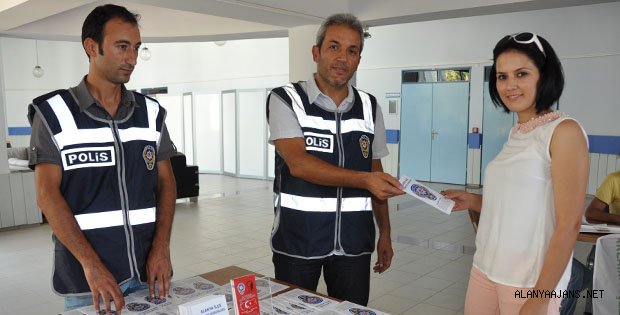 POLİS ÜNİVERSİTEDE