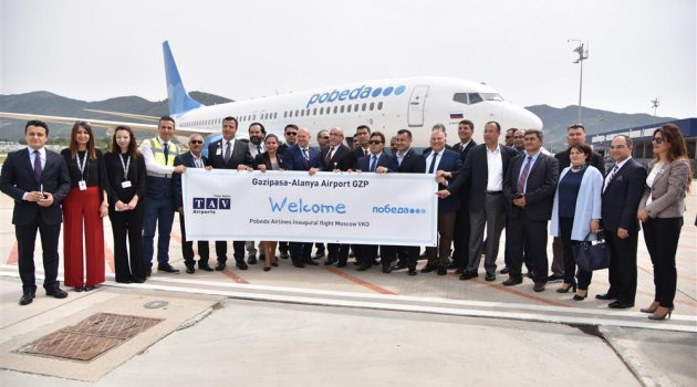 Rusya'dan ilk uçak Alanya - GZP'ye indi