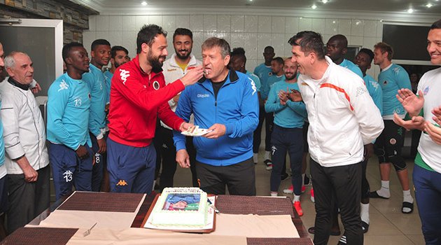 Safet Hocaya Doğum Günü Sürprizi