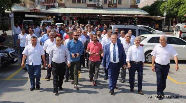 Şahin çalışma ekibiyle...