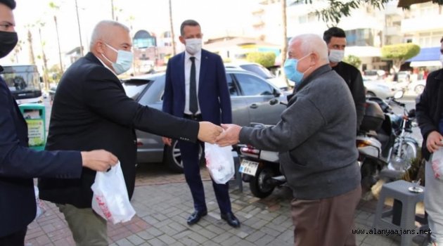 Şahin ve Ürkmezer’den kandil simidi ikramı