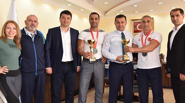 Şampiyonlardan Başkan Yücel’e Ziyaret