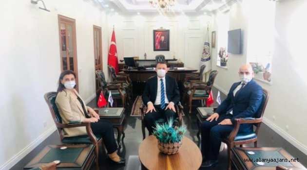 Satranç Federasyonu Başkanı Tulay Kaymakam Ürkmezer’i ziyaret etti