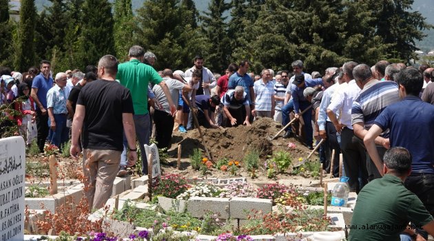 Şule öğretmen gözyaşları içinde toprağa verildi!