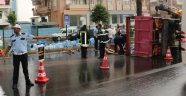Kamyonet devrildi şoför yaralı