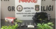 Alanya’da motosikletlinin üzerinden uyuşturucu çıktı