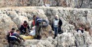 Kayalıklarda Mahsur Kalan Suriyeli Aile Kurtarıldı