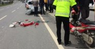 Alanya'da araca çarpan kadın motosikletli yaralandı