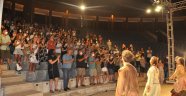 alanya Belediye Tiyatrosu açık hava oyunları devam ediyor