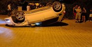 Alanya’da park halindeki otomobile çarpan araç takla attı