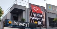 Alanya İYİ Parti’den ‘Hudut namustur’ pankartı