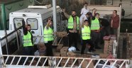 Alanya Ülkü Ocakları toplanan malzemeleri teslim etti