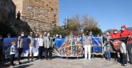 Alanya'da denizden çıkan atıklardan heykel yaptılar
