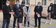 Alanyalı kaymakamdan öğrencilere tablet jesti