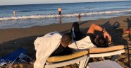 Alanya'ya tatil için geldiler, sahilde sabahladılar