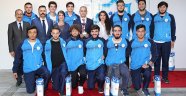 ALKÜ Voleybol Takımı kupayla döndü