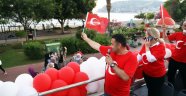 Başkan Yücel araç konvoyu ile vatandaşların bayramını kutladı