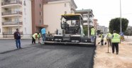 Belediye Sıcak Asfalt Döküyor