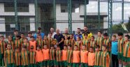 Çavuşoğlu’ndan futbol okulu ziyareti