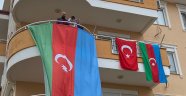 Gazipaşa'da minik Hamza’ya Azerbaycan Emniyeti’nden bayrak jesti