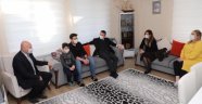 Kaymakam Ürkmezer’den şehit ailelerine ziyaret