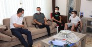 Kaymakam Ürkmezer engelli öğrenciye karnesini verdi