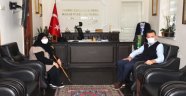 Kaymakam Ürkmezer, şehit annesini makamında ağırladı