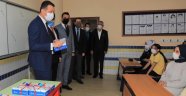 Kaymakam Ürkmezer ve Toklu ikinci kez tablet dağıttı