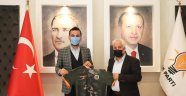 Kazanan talihliye hediyesini Başkan Toklu verdi