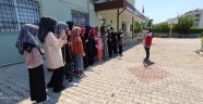 Kur’an kurslarında hem eğleniyor hem öğreniyorlar