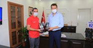 Milli sporcudan Kaymakam Ürkmezer'e ziyaret