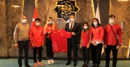 Milli sporculardan Rektör Kalan'a ziyaret