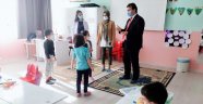 Müdür Yılmaz mesajını okul ziyaretinde verdi