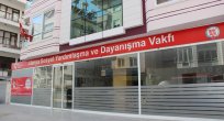 Vakıf öğrencilere yardım yapıyor