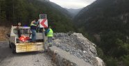 Virajlı noktalara Alanya'da yön levhaları takıldı