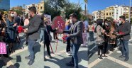 Yılmaz'dan kadınlara jest