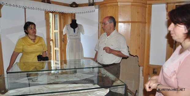 TARİHİ EVDE TÜRK GÜNÜ KATILIMCILARI KONUK EDİLDİ