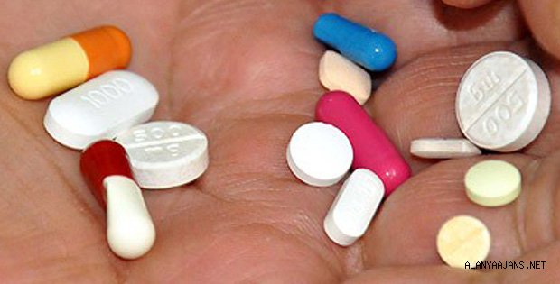 TEDAVİ OLMAK İÇİN İLAÇ İÇİP ZEHİRLENDİ