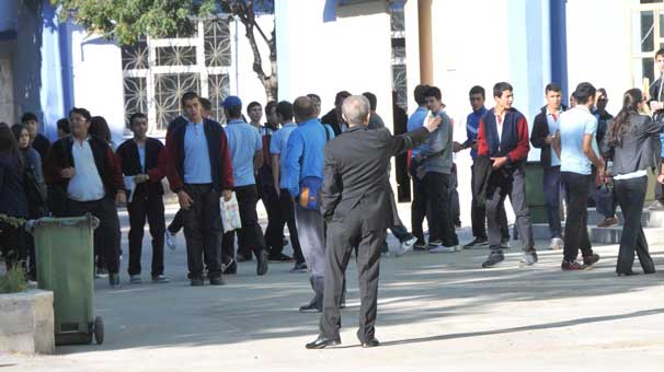 Tören alanına öğrencileri yaklaştırmadı