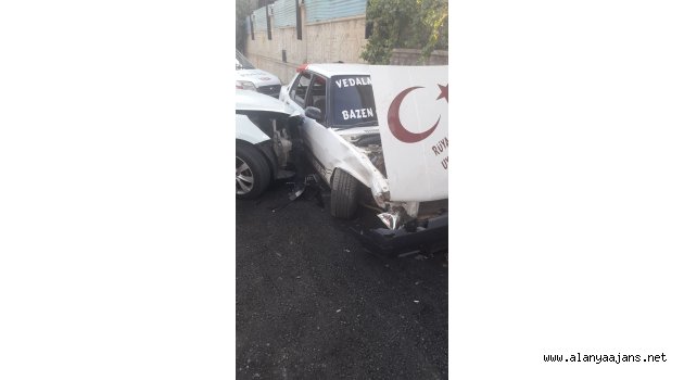 Trafik magandası polis aracına çarptı