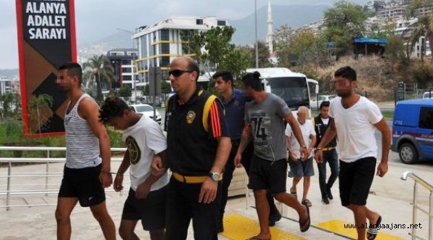 Tur Teknelerinin Denizde Çarpışmasına 2 Tutuklama