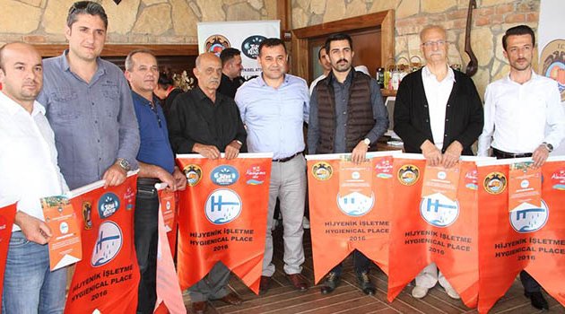 Turuncu Bayraklar Sahiplerini Bekliyor