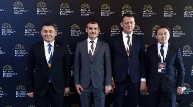 Ürkmezer ve Yücel Antalya Diplomasi Forumu'na katıldılar