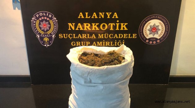 Uyuşturucuyu satamadan yakalandılar