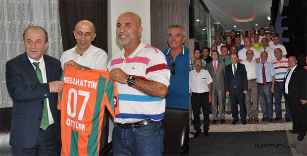 VALİ'YE ALANYASPOR FORMASI HEDİYE EDİLDİ