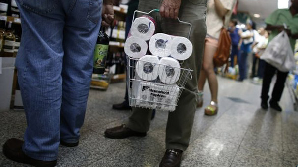 Venezuela ordusu tuvalet kağıdı fabrikasına el koydu